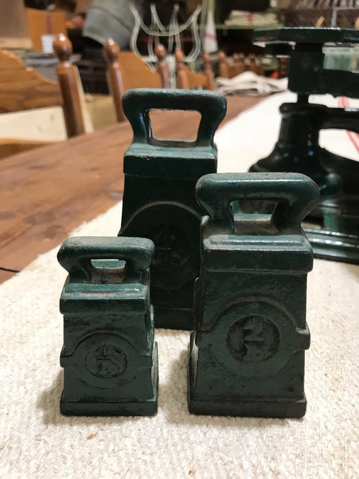 Vintage Kitchen Scale  #3589