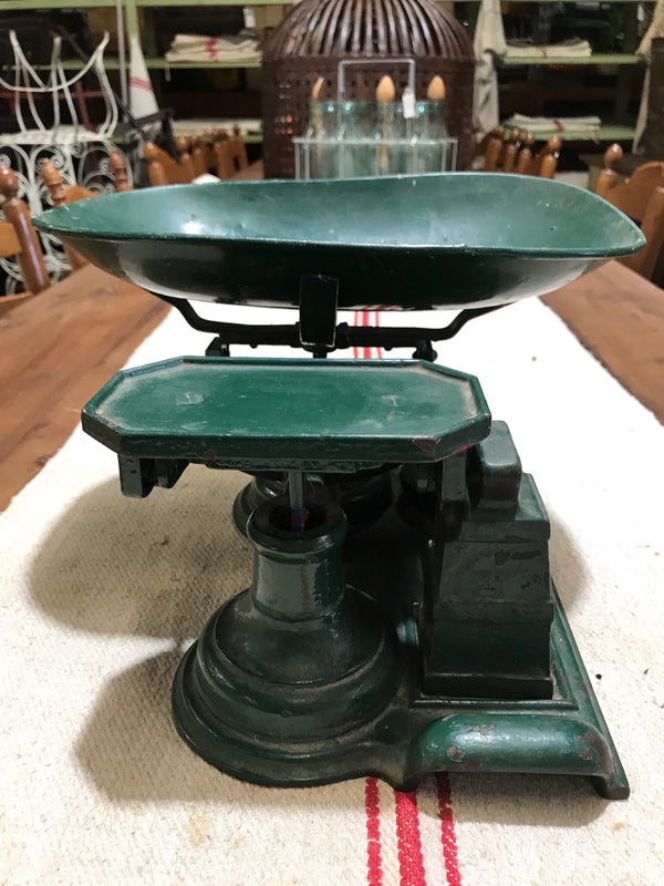 Vintage Kitchen Scale  #3589