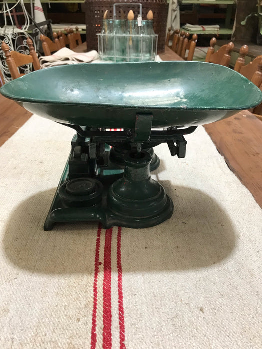 Vintage Kitchen Scale  #3589