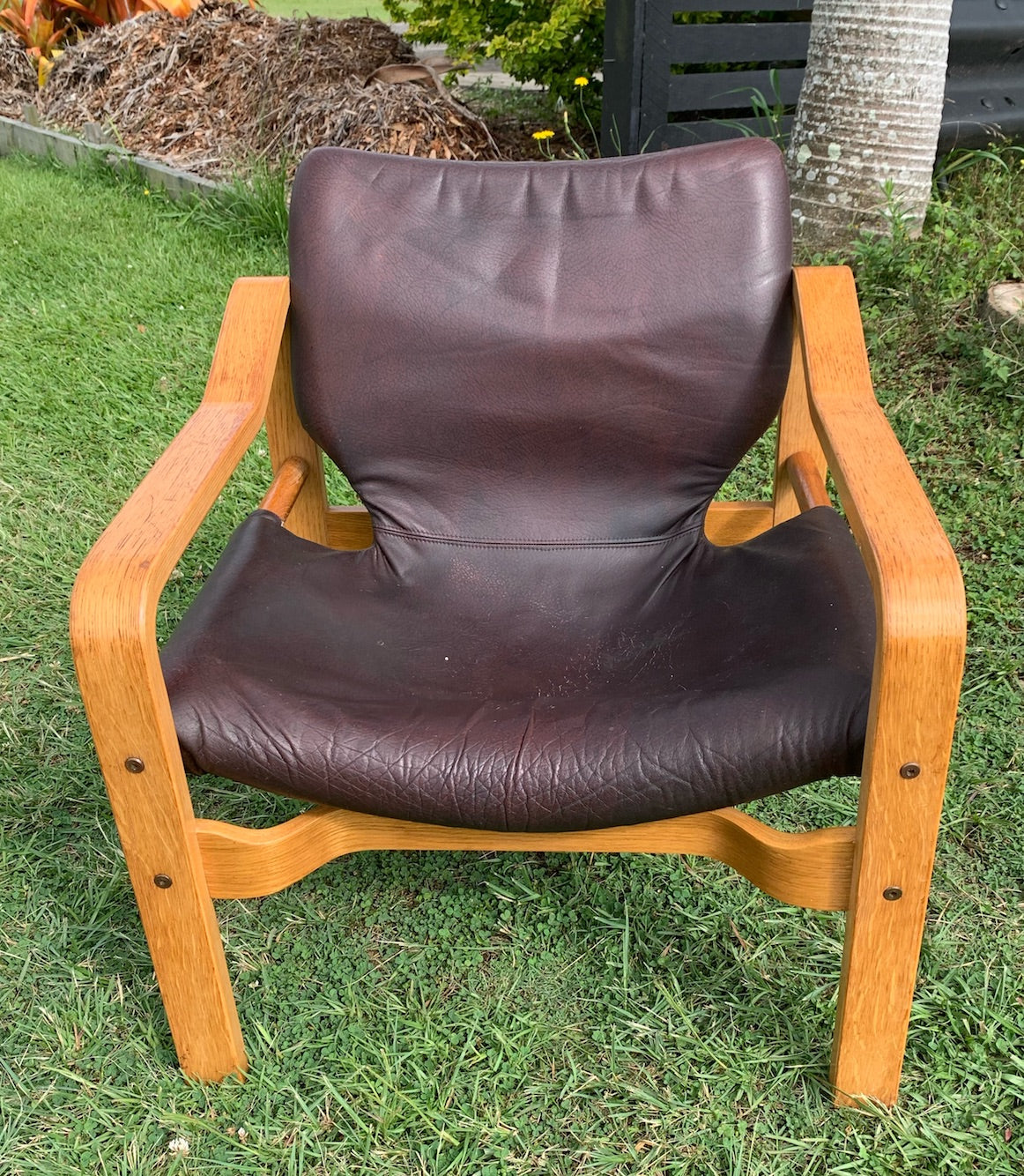 leather wood lounge chair