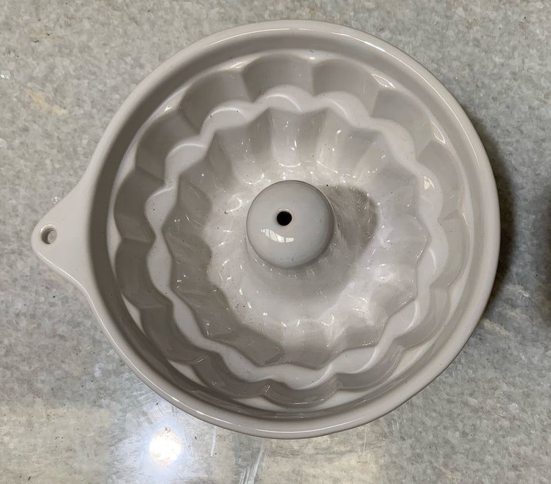 Vintage White Porcelain Cake Baking  Pan  #4672