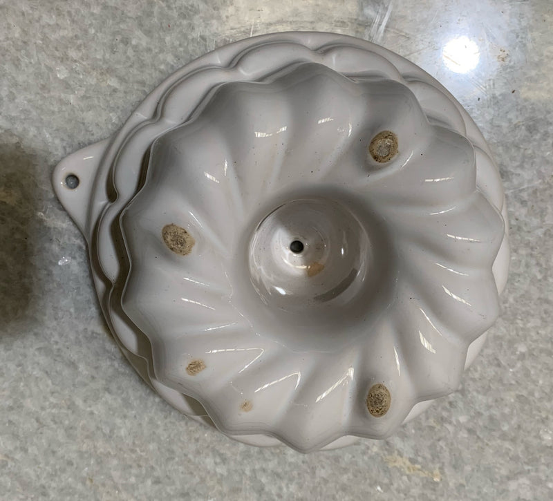 Vintage White Porcelain Cake Baking  Pan  #4672