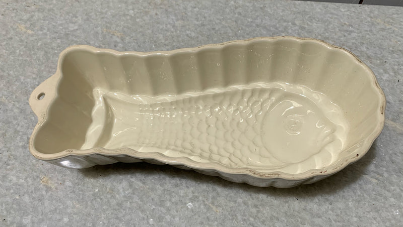 Vintage White Porcelain Fish Mould   #4673